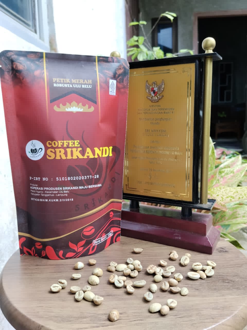 Produk bubuk kopi premium petik merah